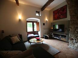 Gorgeous Mansion in Ripabottoni With Swimming Pool