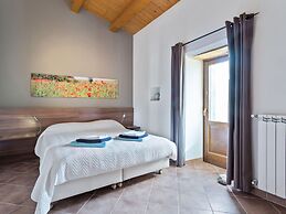Gorgeous Mansion in Ripabottoni With Swimming Pool