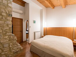 Gorgeous Mansion in Ripabottoni With Swimming Pool