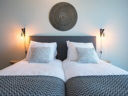 Two Room Apartment Overlooking the Harbor