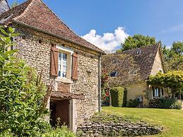 Farmhouse With Private Pool, Large Garden and Playground
