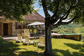 Farmhouse With Private Pool, Large Garden and Playground