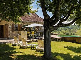 Farmhouse With Private Pool, Large Garden and Playground