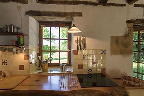 Farmhouse With Private Pool, Large Garden and Playground