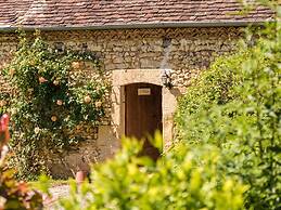 Farmhouse With Private Pool, Large Garden and Playground