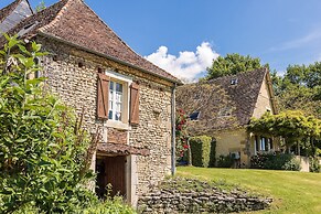 Farmhouse With Private Pool, Large Garden and Playground