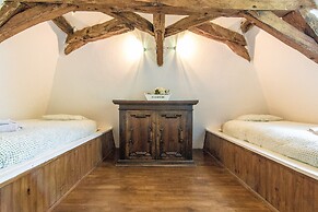 Farmhouse With Private Pool, Large Garden and Playground