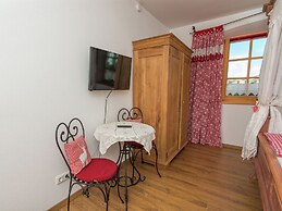 Alluring Holiday Home in Ubersee With Whirlpool