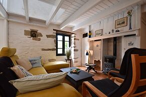House Full of Charm With Garden,10min From the Pointe du Raz