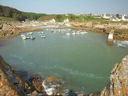 House Full of Charm With Garden,10min From the Pointe du Raz