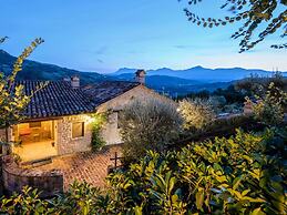 Gorgeous Apartment With Pool Near Sibillini Mountains