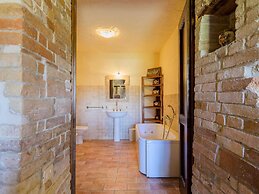 Gorgeous Apartment With Pool Near Sibillini Mountains