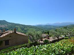 Gorgeous Apartment With Pool Near Sibillini Mountains