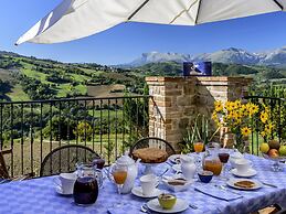 Gorgeous Apartment With Pool Near Sibillini Mountains