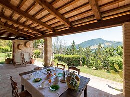 Gorgeous Apartment With Pool Near Sibillini Mountains