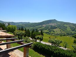 Gorgeous Apartment With Pool Near Sibillini Mountains