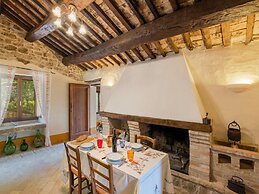 Gorgeous Apartment With Pool Near Sibillini Mountains
