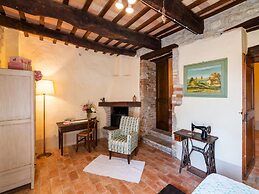 Gorgeous Apartment With Pool Near Sibillini Mountains