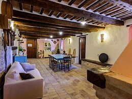 Gorgeous Apartment With Pool Near Sibillini Mountains
