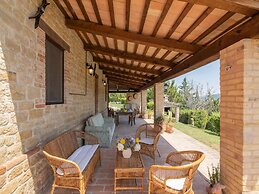 Gorgeous Apartment With Pool Near Sibillini Mountains