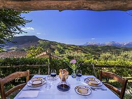 Gorgeous Apartment With Pool Near Sibillini Mountains