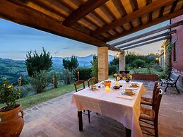 Gorgeous Apartment With Pool Near Sibillini Mountains