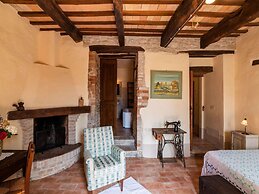 Gorgeous Apartment With Pool Near Sibillini Mountains