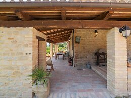 Gorgeous Apartment With Pool Near Sibillini Mountains