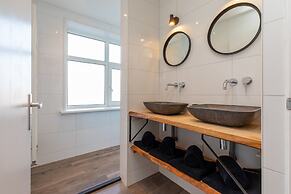 Lovely, Modern, 4-person Apartment in the Heart of Koudekerke