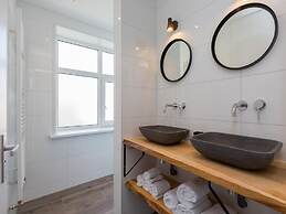 Lovely, Modern, 4-person Apartment in the Heart of Koudekerke