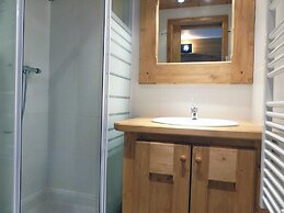 Majestic Apartment in Meribel-mottaret Close to Skiing