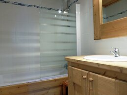 Majestic Apartment in Meribel-mottaret Close to Skiing