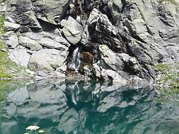 Majestic Apartment in Meribel-mottaret Close to Skiing