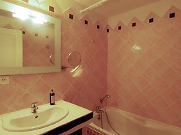 Luxury Apartment With Terrace, Sauna, Tennis, Pool