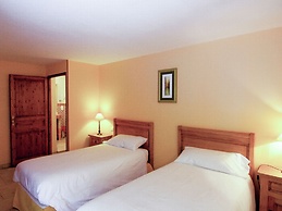Luxury Apartment With Terrace, Sauna, Tennis, Pool
