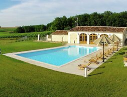 Luxury Apartment With Terrace, Sauna, Tennis, Pool