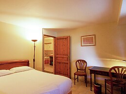 Luxury Apartment With Terrace, Sauna, Tennis, Pool