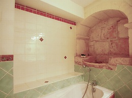 Luxury Apartment With Terrace, Sauna, Tennis, Pool
