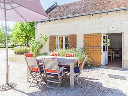 Charming Holiday Home in Montrichard With Pool