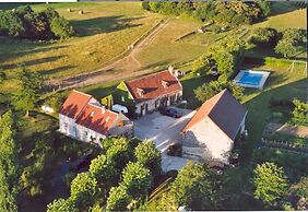 Charming Holiday Home in Montrichard With Pool