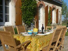 Charming Holiday Home in Montrichard With Pool