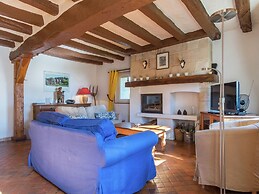 Charming Holiday Home in Montrichard With Pool