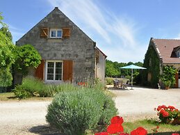 Charming Holiday Home in Montrichard With Pool