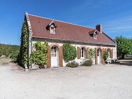 Charming Holiday Home in Montrichard With Pool