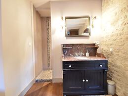 Luxurious Mansion in Castle Grounds in Lantheuil