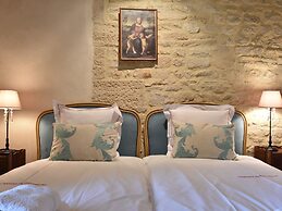 Luxurious Mansion in Castle Grounds in Lantheuil