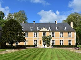 Luxurious Mansion in Castle Grounds in Lantheuil