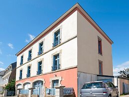 Luxurious Mansion in Castle Grounds in Lantheuil