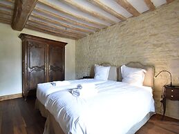 Luxurious Mansion in Castle Grounds in Lantheuil