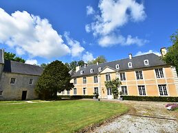 Luxurious Mansion in Castle Grounds in Lantheuil
